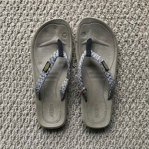 Women's KEEN Footwear Harvest Flip Flop Sandal Size 7 In Black/Gray/Multicolor